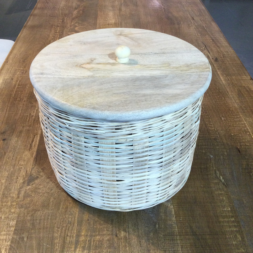 Medium Rattan Basket wtih Mango Wood Lid